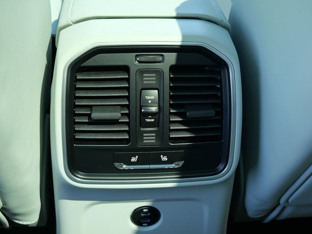 Thumbnail: 2026 Porsche Macan - 16