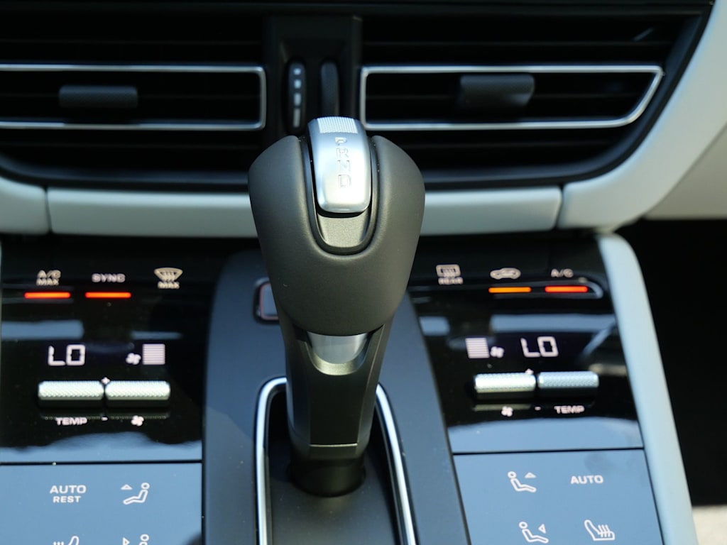 Thumbnail: 2026 Porsche Macan - 20