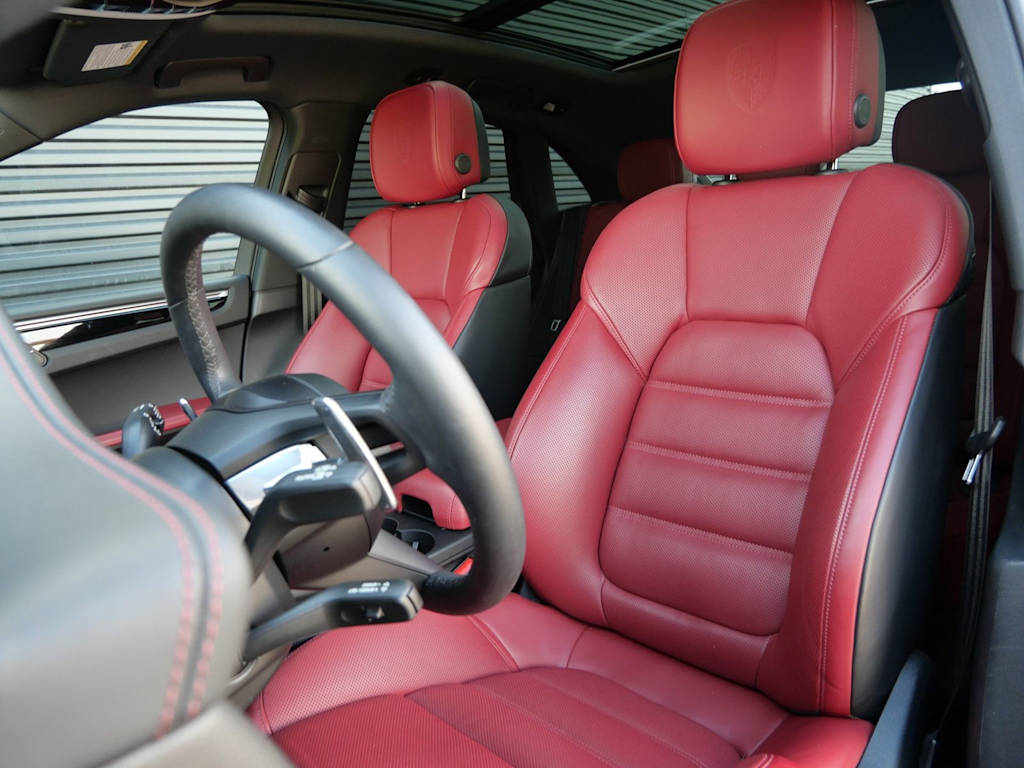 Thumbnail: 2023 Porsche Macan - 5