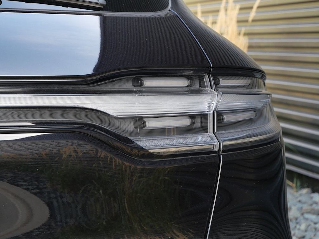 Thumbnail: 2023 Porsche Macan - 12