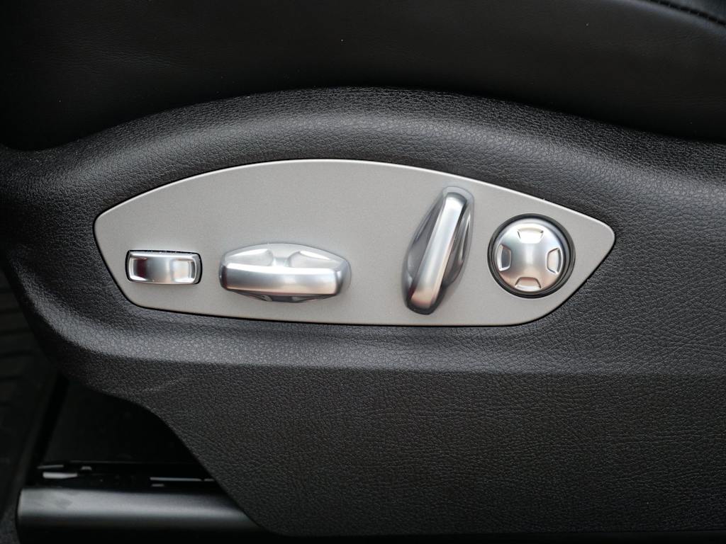 Thumbnail: 2026 Porsche Macan - 14