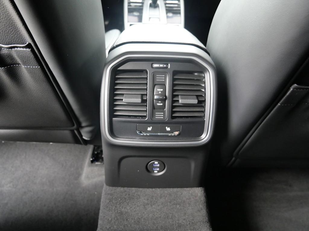 Thumbnail: 2026 Porsche Macan - 17