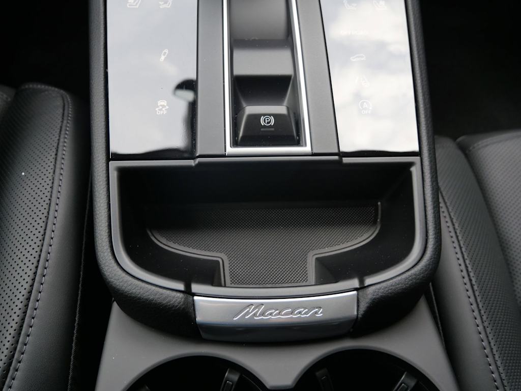Thumbnail: 2026 Porsche Macan - 18