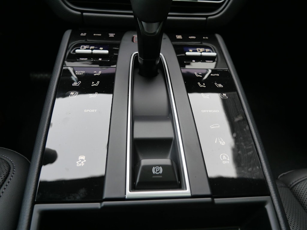 Thumbnail: 2026 Porsche Macan - 8