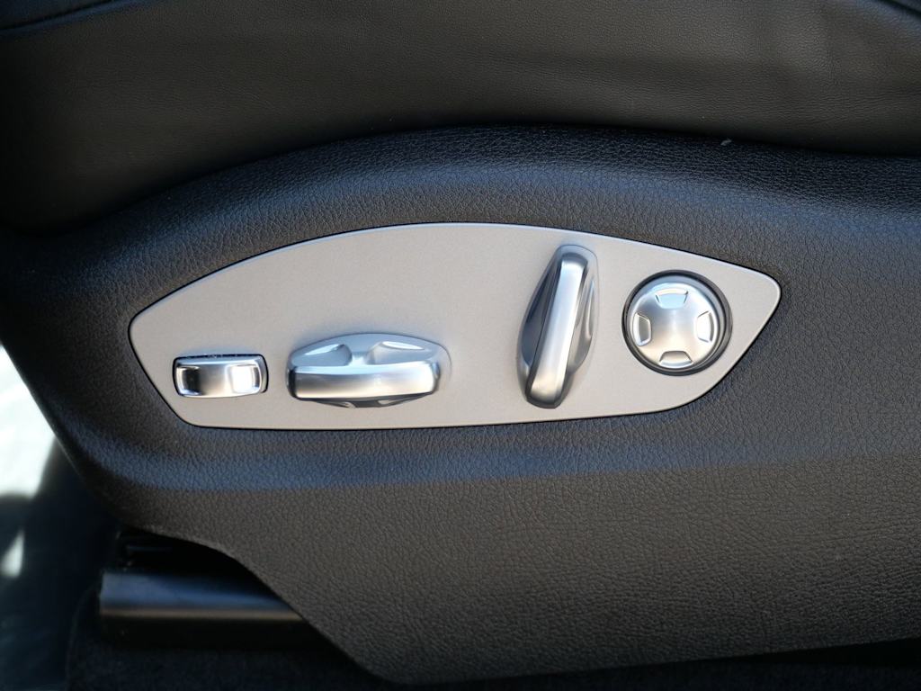 Thumbnail: 2026 Porsche Macan - 15