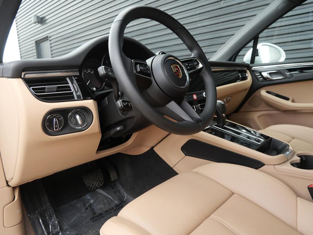 Thumbnail: 2026 Porsche Macan - 2