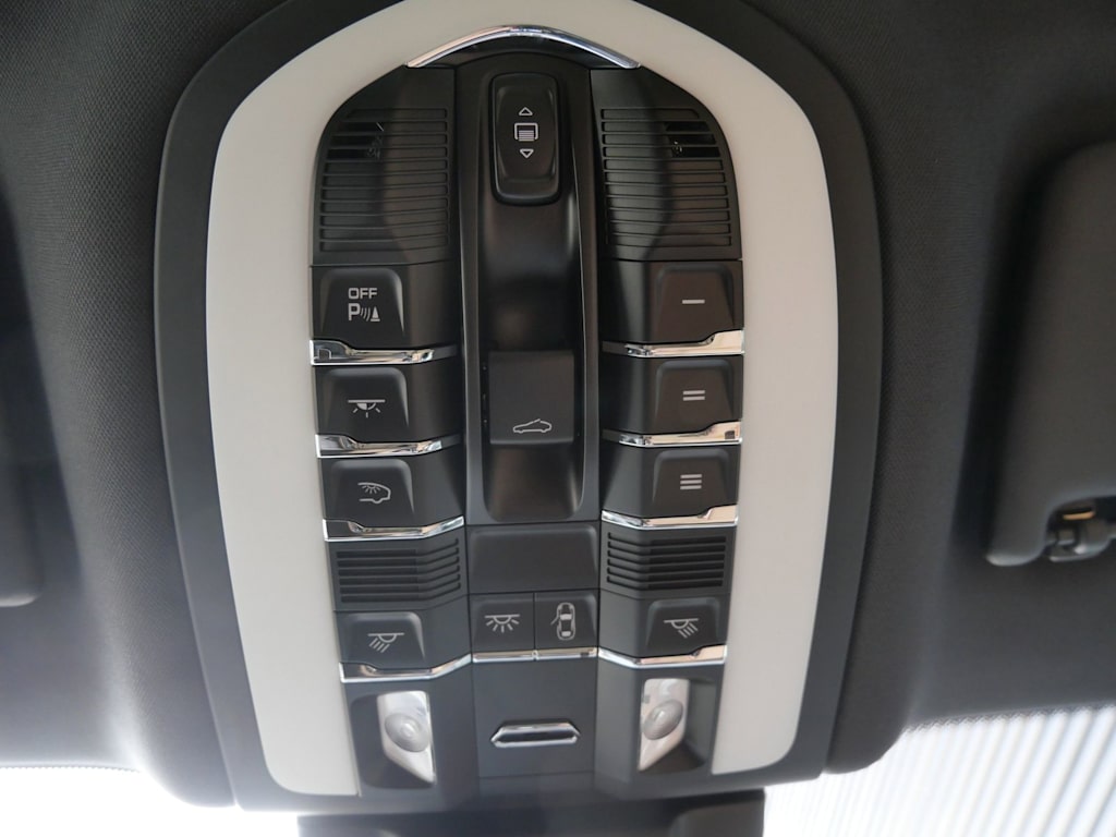 Thumbnail: 2026 Porsche Macan - 22