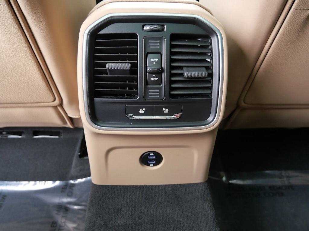 Thumbnail: 2026 Porsche Macan - 16