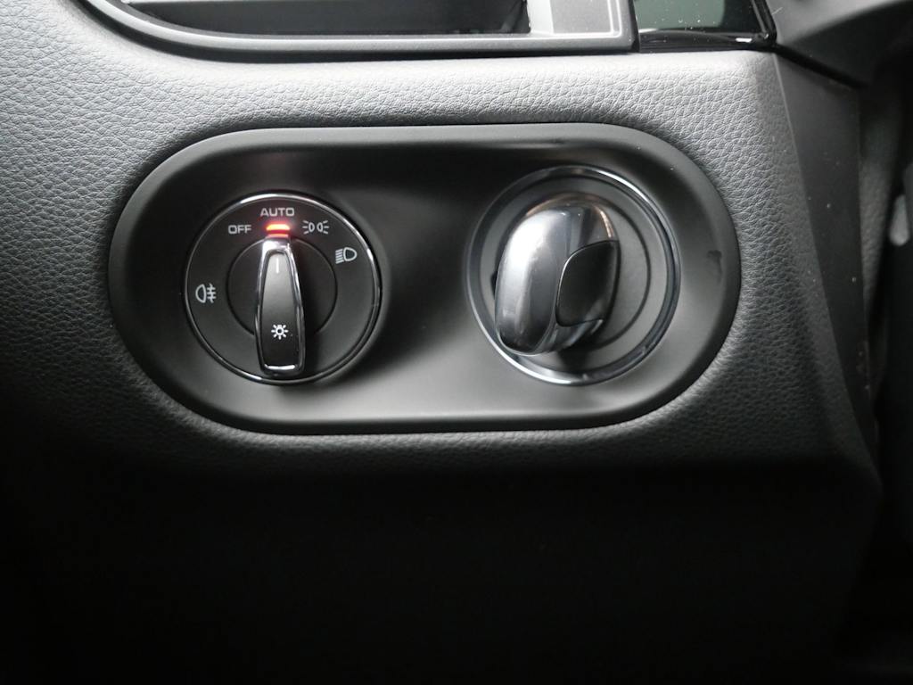 Thumbnail: 2026 Porsche Macan - 17