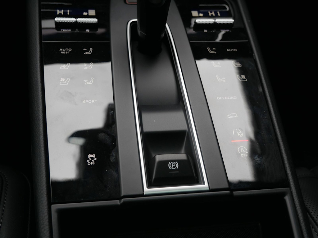 Thumbnail: 2026 Porsche Macan - 8