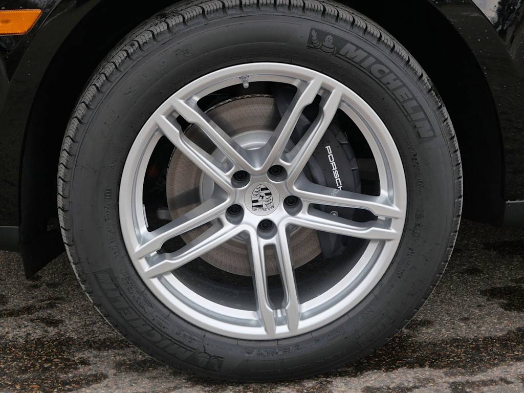 Thumbnail: 2026 Porsche Macan - 4