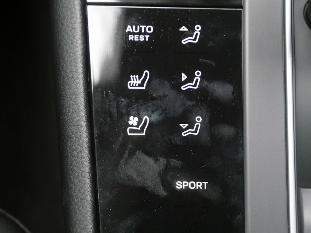 Thumbnail: 2026 Porsche Macan - 22