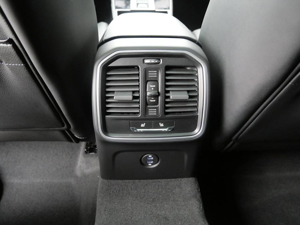 Thumbnail: 2026 Porsche Macan - 16