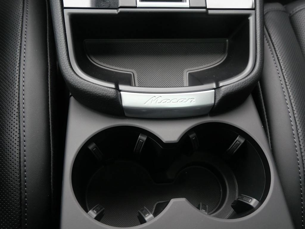 Thumbnail: 2026 Porsche Macan - 18