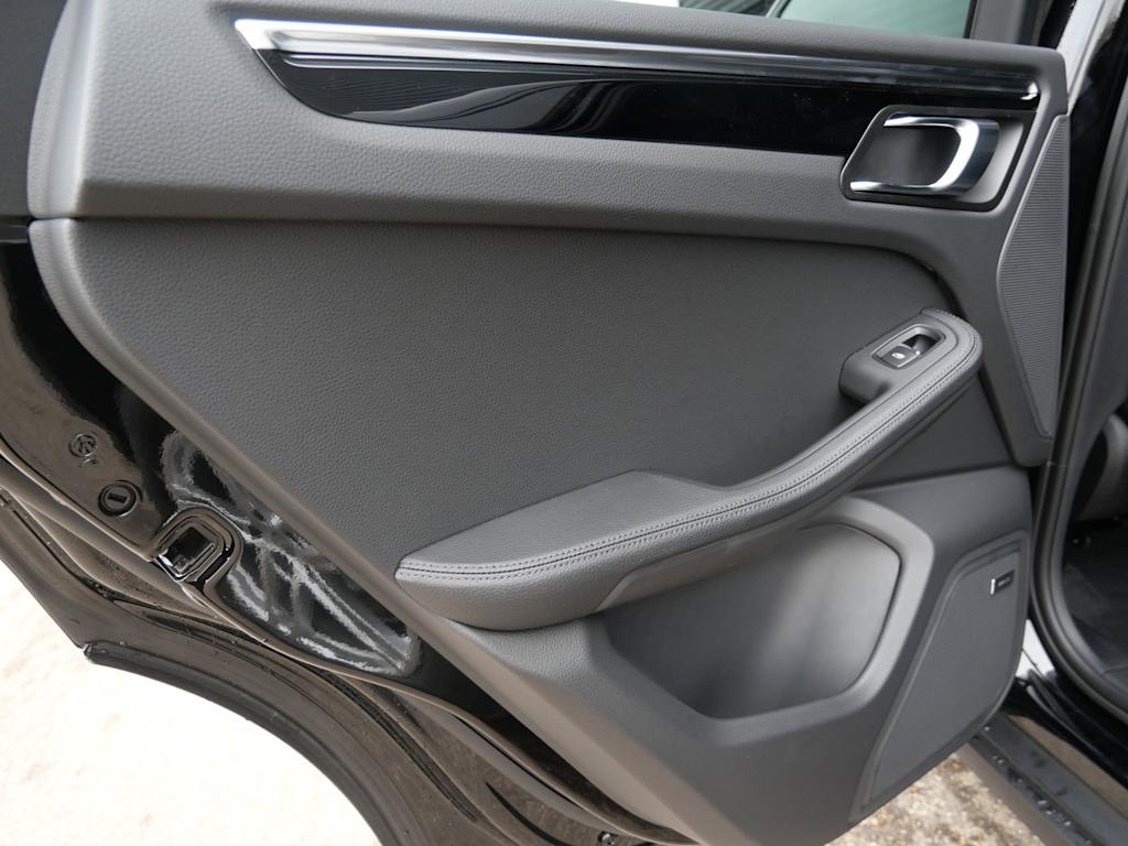 Thumbnail: 2026 Porsche Macan - 15