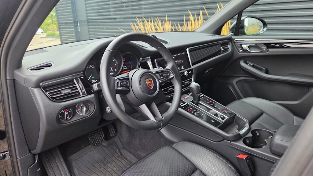 Thumbnail: 2026 Porsche Macan - 2