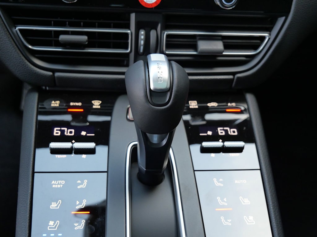 Thumbnail: 2026 Porsche Macan - 20