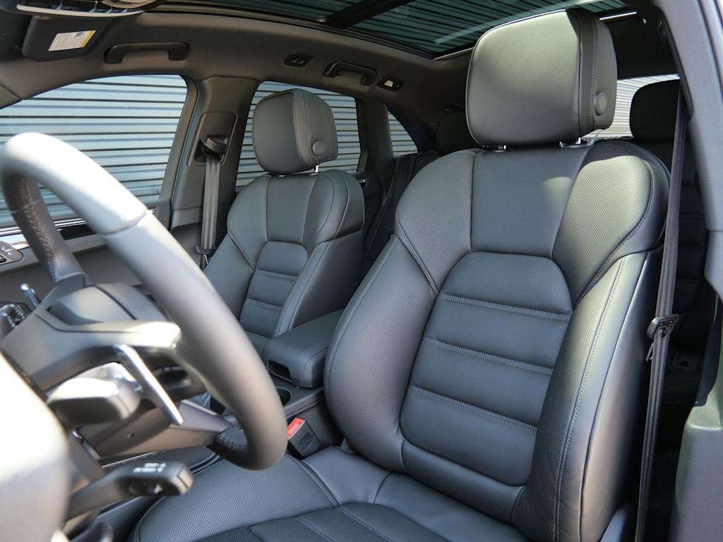 Thumbnail: 2026 Porsche Macan - 6
