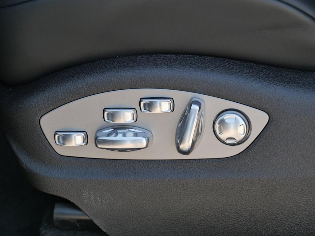 Thumbnail: 2026 Porsche Macan - 14