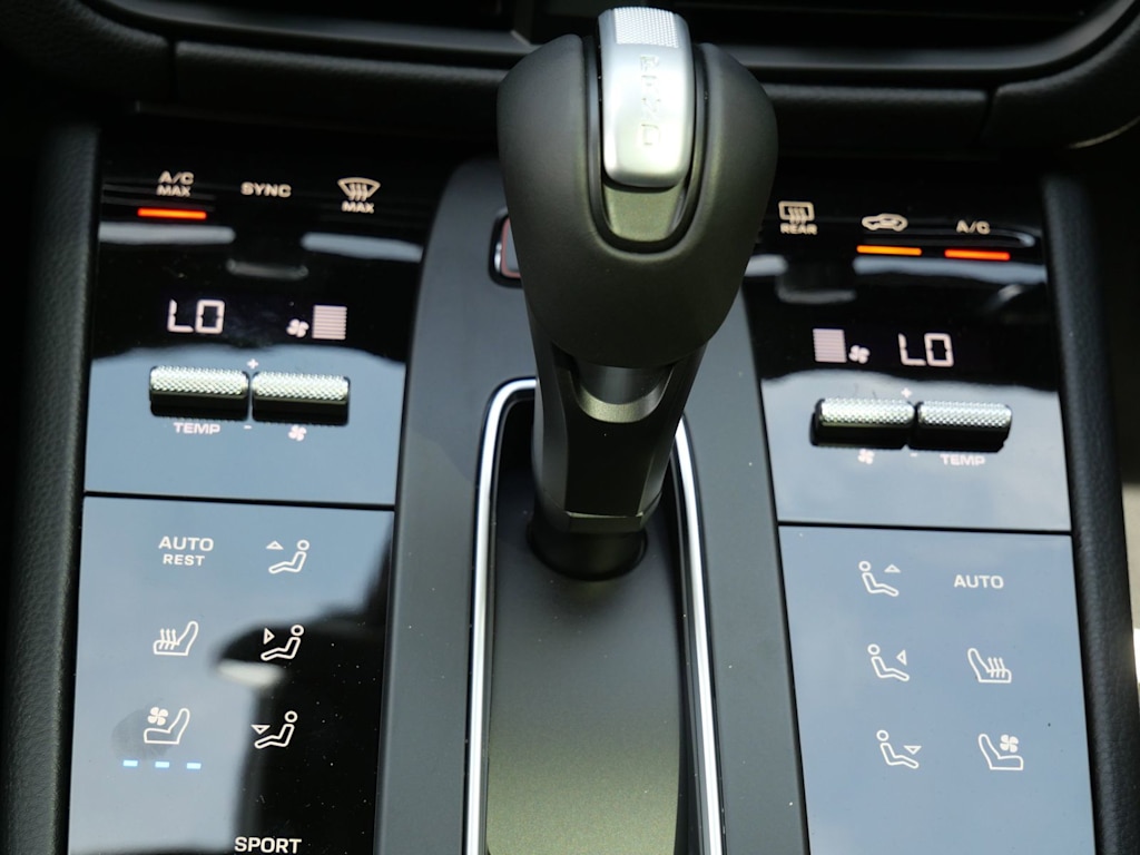 Thumbnail: 2026 Porsche Macan - 20