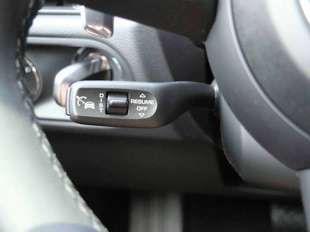 Thumbnail: 2026 Porsche Macan - 26