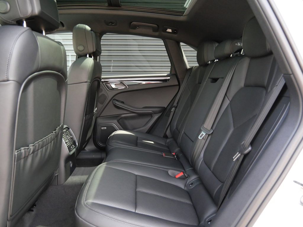 Thumbnail: 2026 Porsche Macan - 7