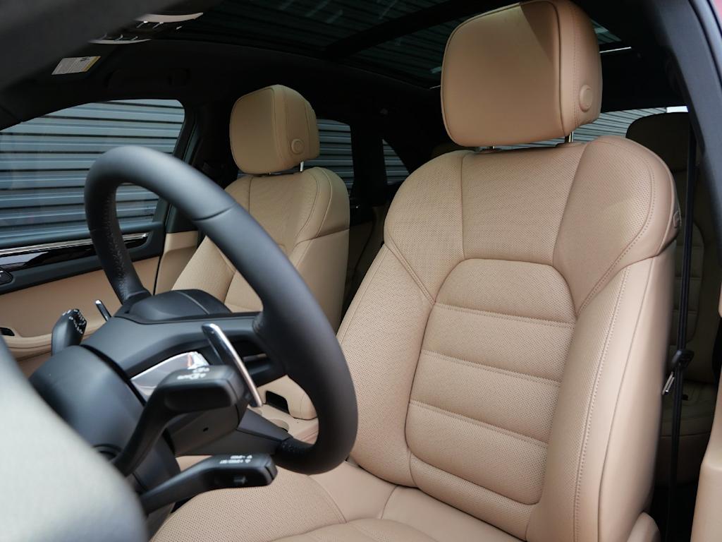Thumbnail: 2026 Porsche Macan - 2