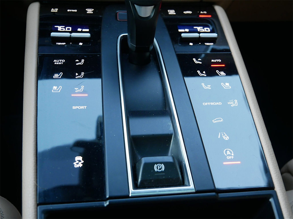 Thumbnail: 2024 Porsche Macan - 12