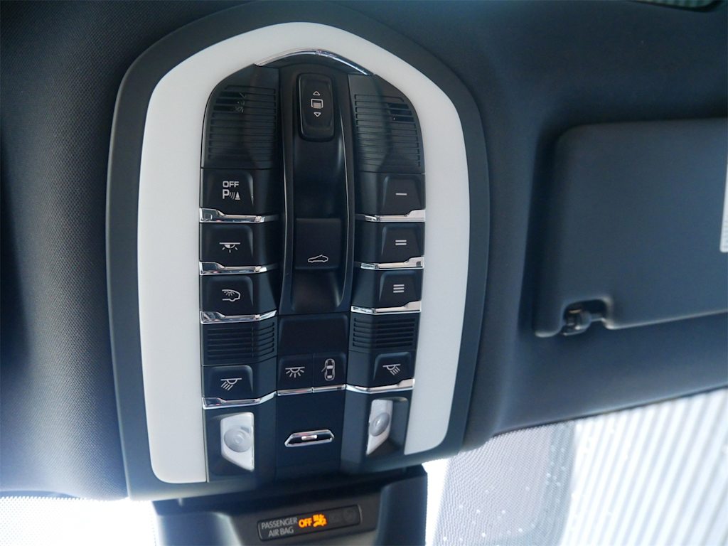 Thumbnail: 2024 Porsche Macan - 23