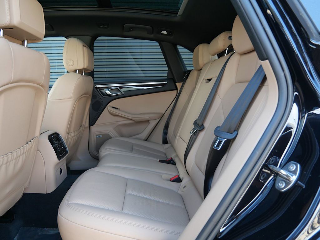 Thumbnail: 2024 Porsche Macan - 9