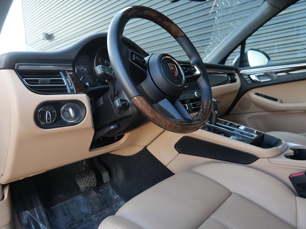 Thumbnail: 2024 Porsche Macan - 2