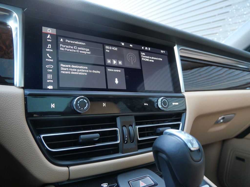 Thumbnail: 2024 Porsche Macan - 10