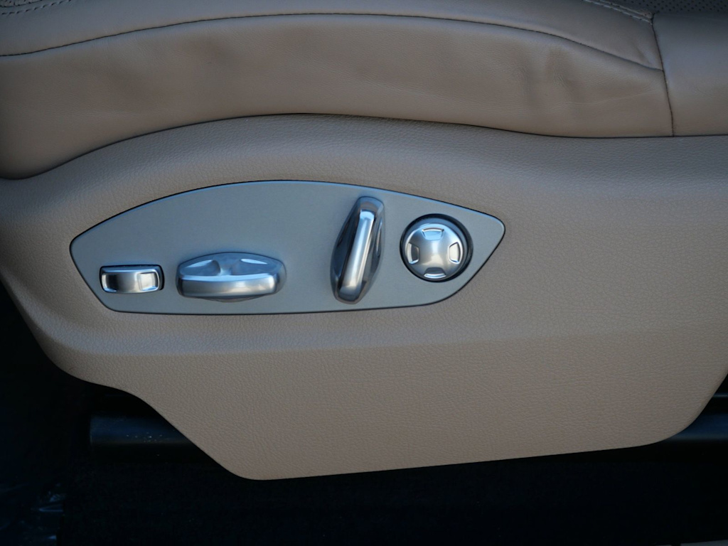 Thumbnail: 2024 Porsche Macan - 15
