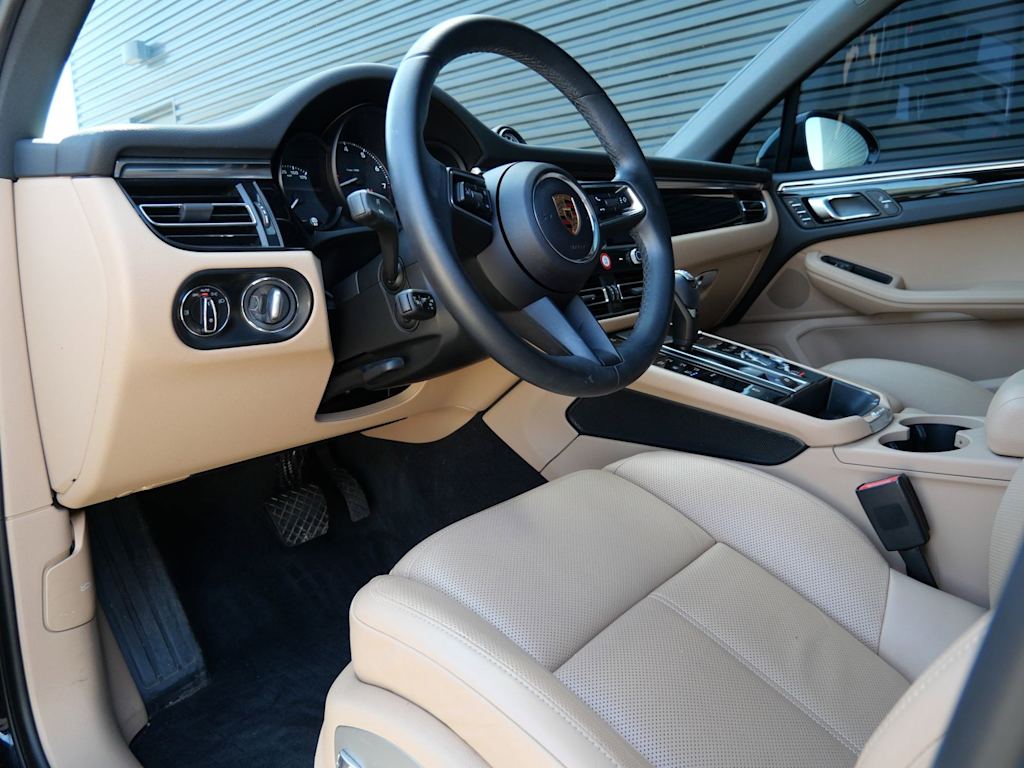 Thumbnail: 2024 Porsche Macan - 2