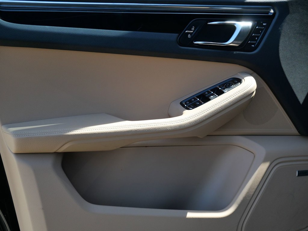 Thumbnail: 2024 Porsche Macan - 13