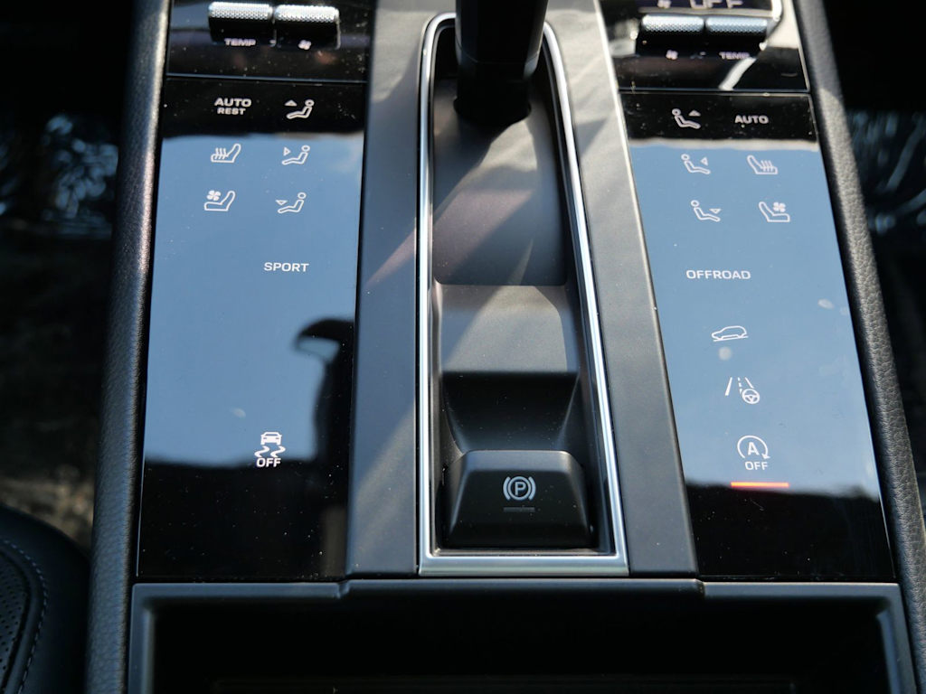 Thumbnail: 2025 Porsche Macan - 9