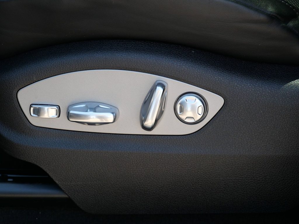 Thumbnail: 2025 Porsche Macan - 15