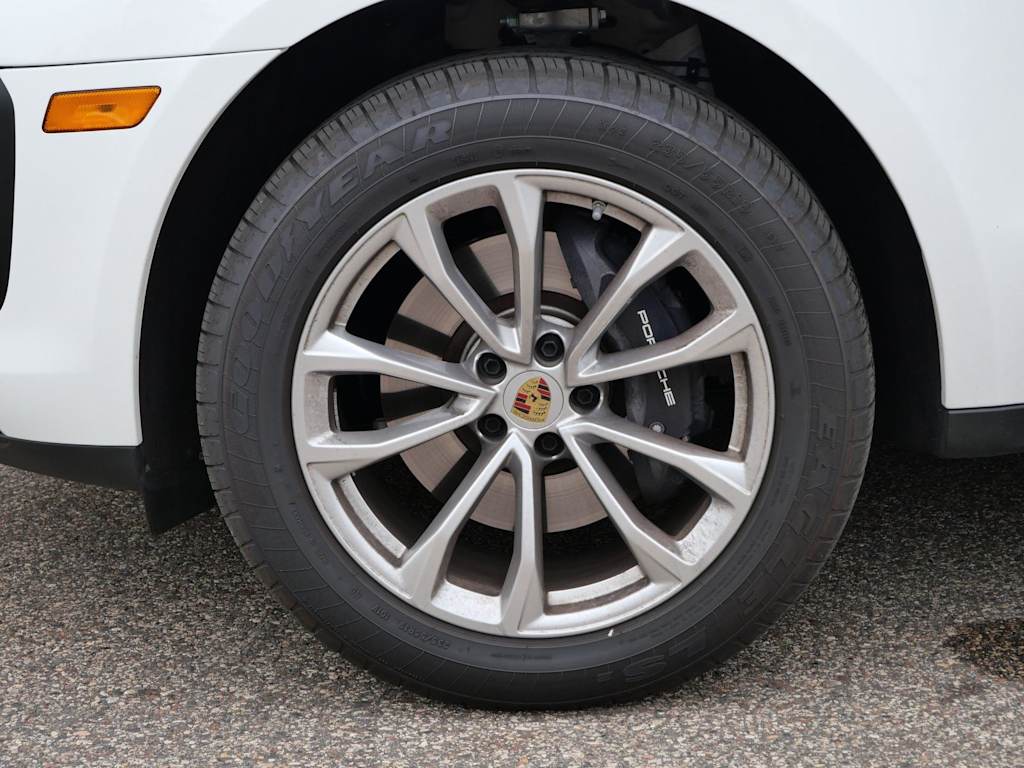 Thumbnail: 2026 Porsche Macan - 5