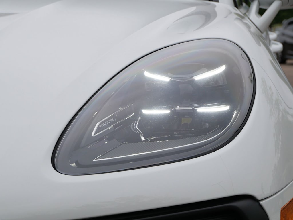 Thumbnail: 2026 Porsche Macan - 11