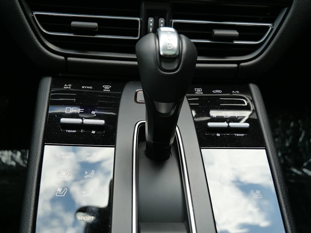 Thumbnail: 2025 Porsche Macan - 19