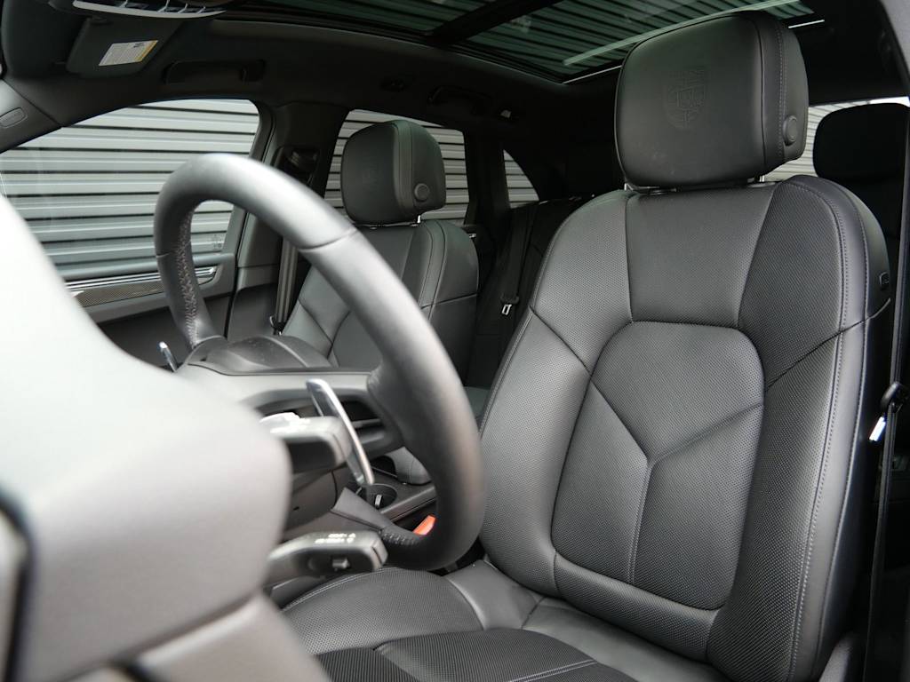 Thumbnail: 2025 Porsche Macan - 6
