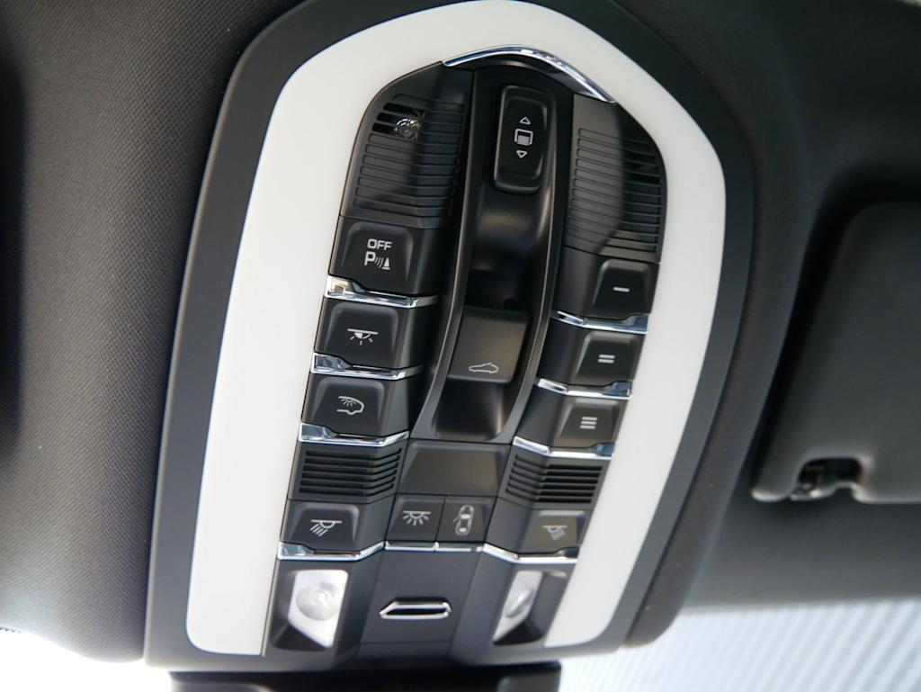 Thumbnail: 2026 Porsche Macan - 16