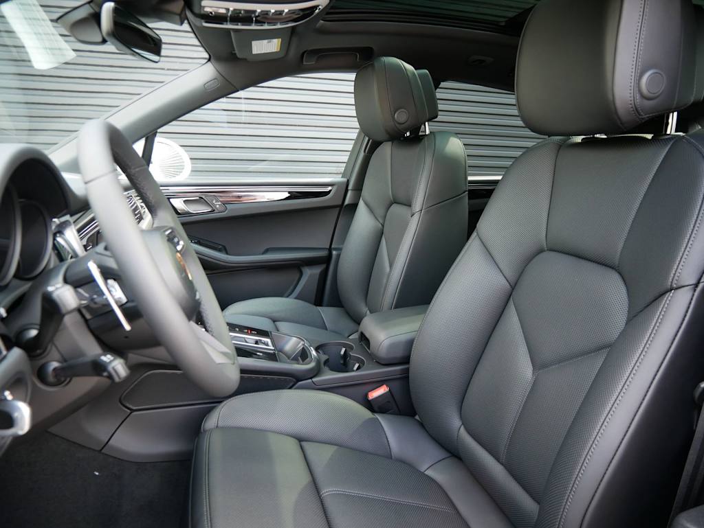 Thumbnail: 2026 Porsche Macan - 8