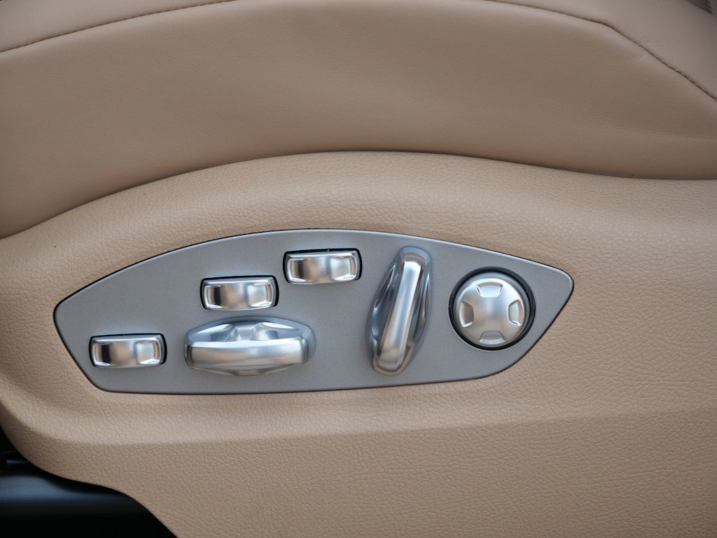 Thumbnail: 2026 Porsche Macan - 14
