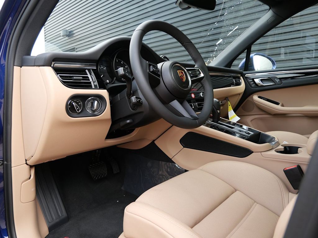 Thumbnail: 2026 Porsche Macan - 2