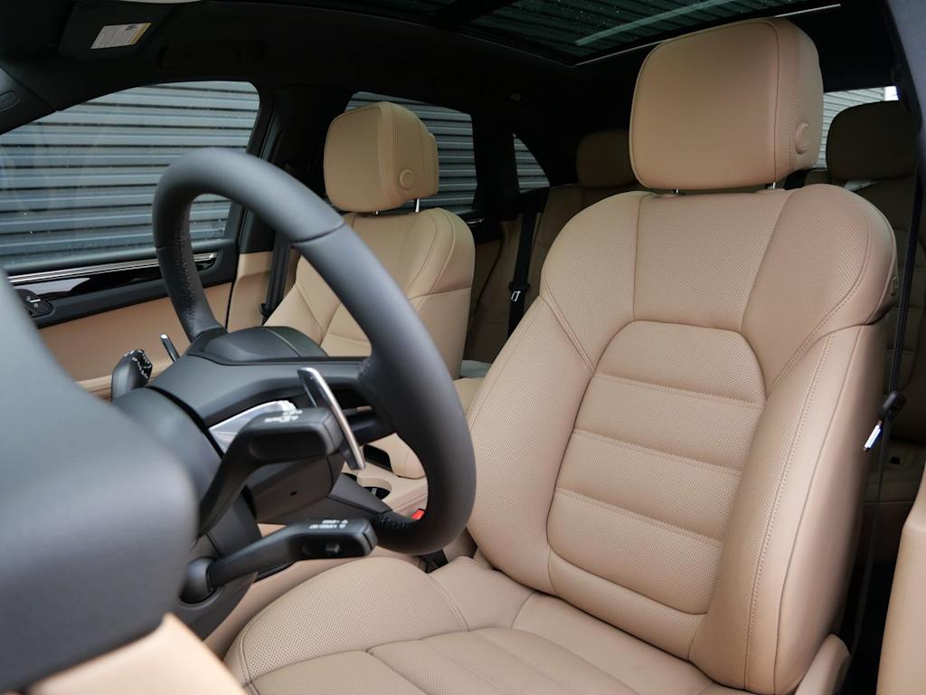 Thumbnail: 2026 Porsche Macan - 6