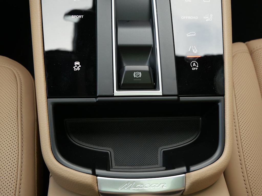 Thumbnail: 2026 Porsche Macan - 9