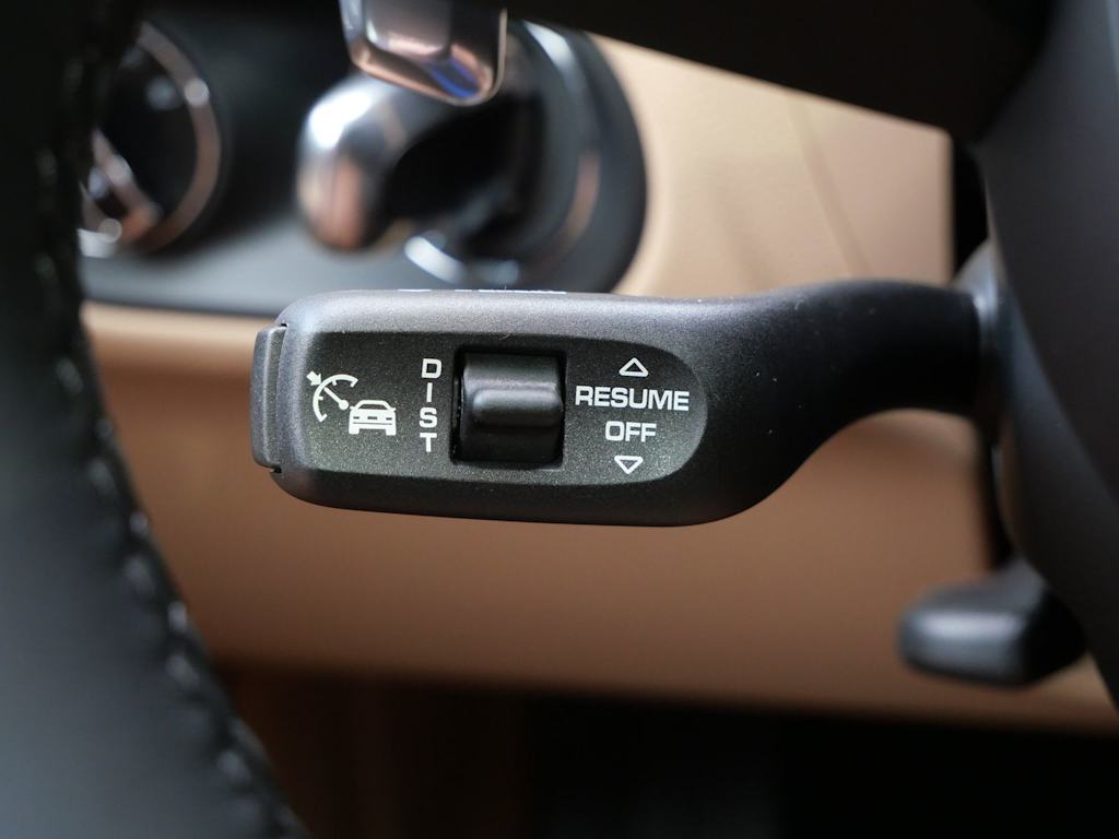 Thumbnail: 2026 Porsche Macan - 24