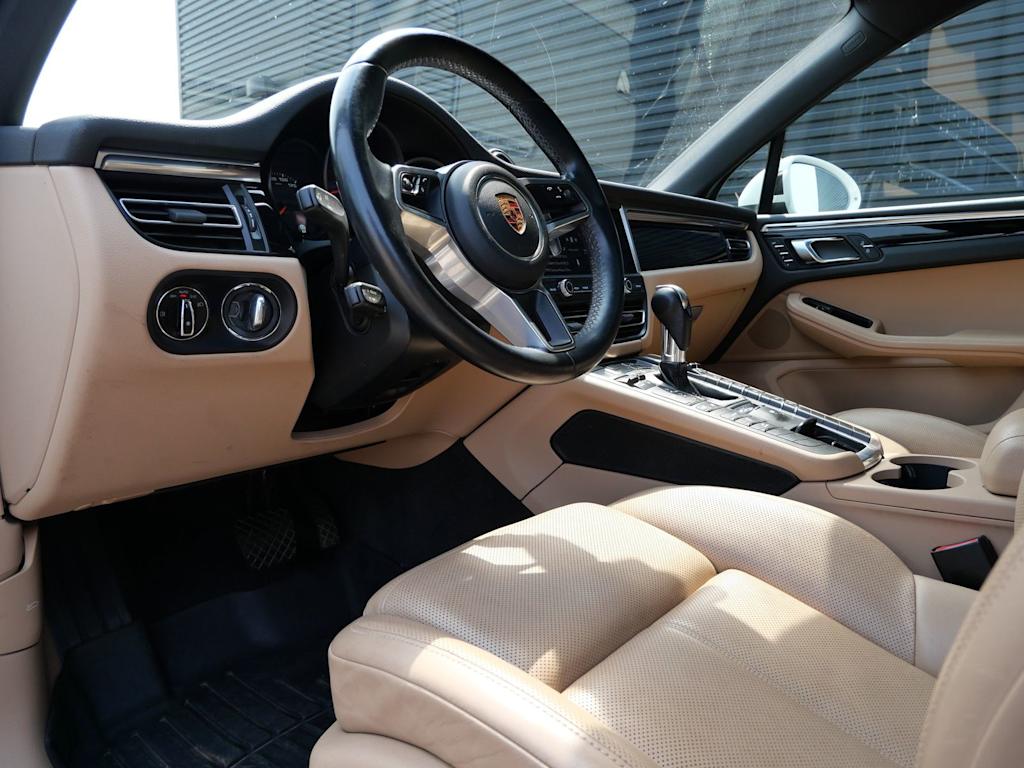 Thumbnail: 2020 Porsche Macan - 2