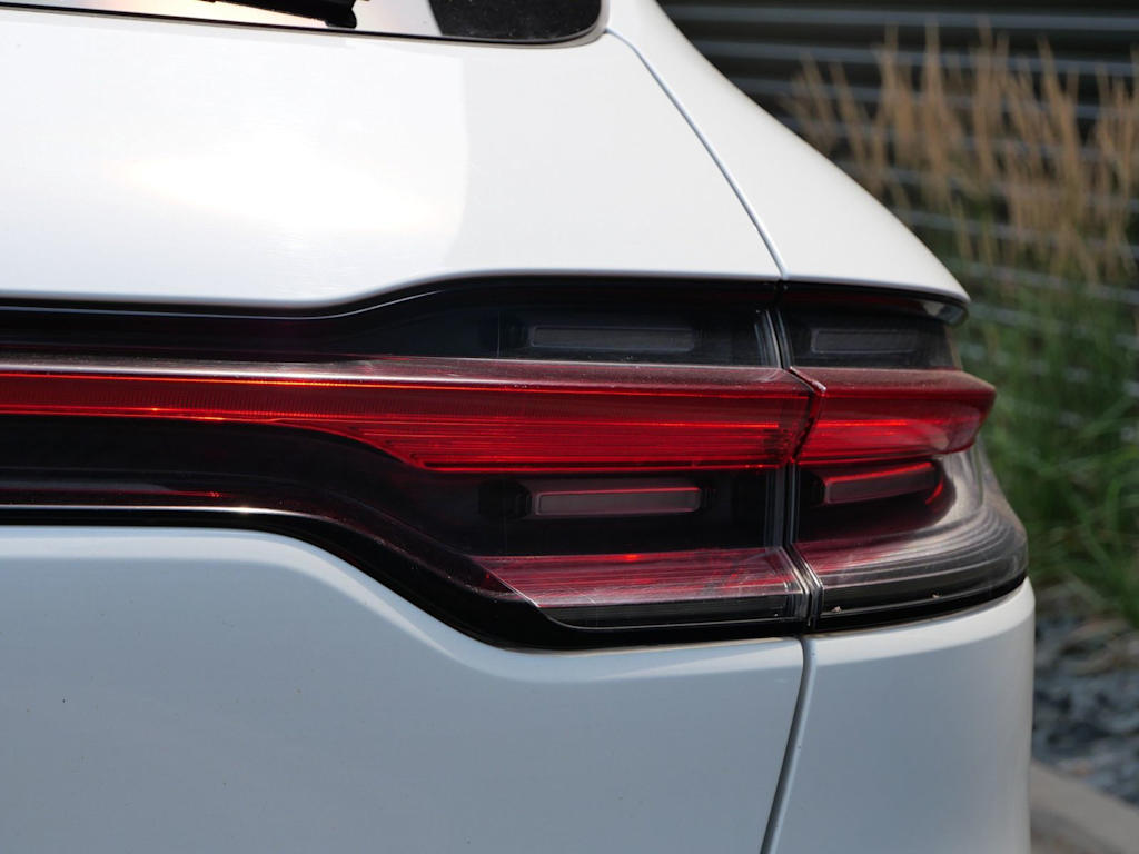 Thumbnail: 2020 Porsche Macan - 11